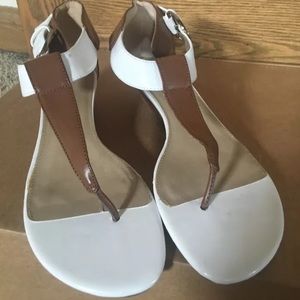 Bandolino Two Tone Thing sandals SZ 10