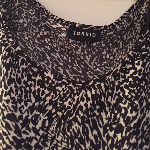 Plus Size 3 Torrid Print Asymmetrical Print Blouse - Picture 3 of 4