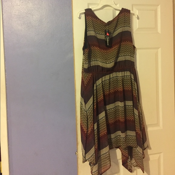 Cute Patterned Dress - Picture 2 of 3