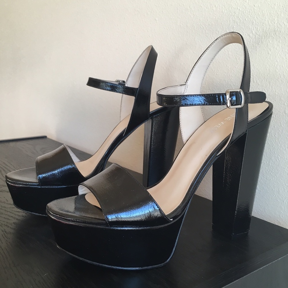 Black Platform Pumps