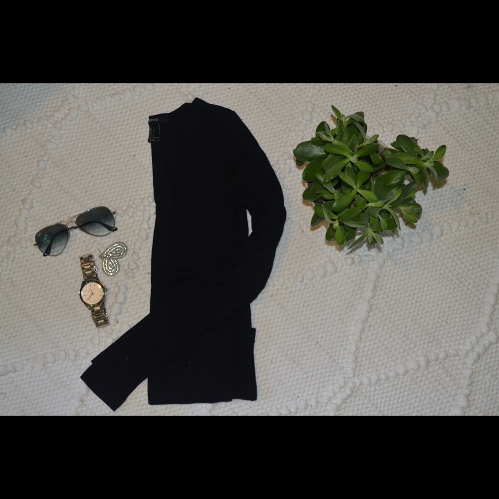 Black Forever 21 bodycon long sleeved top!