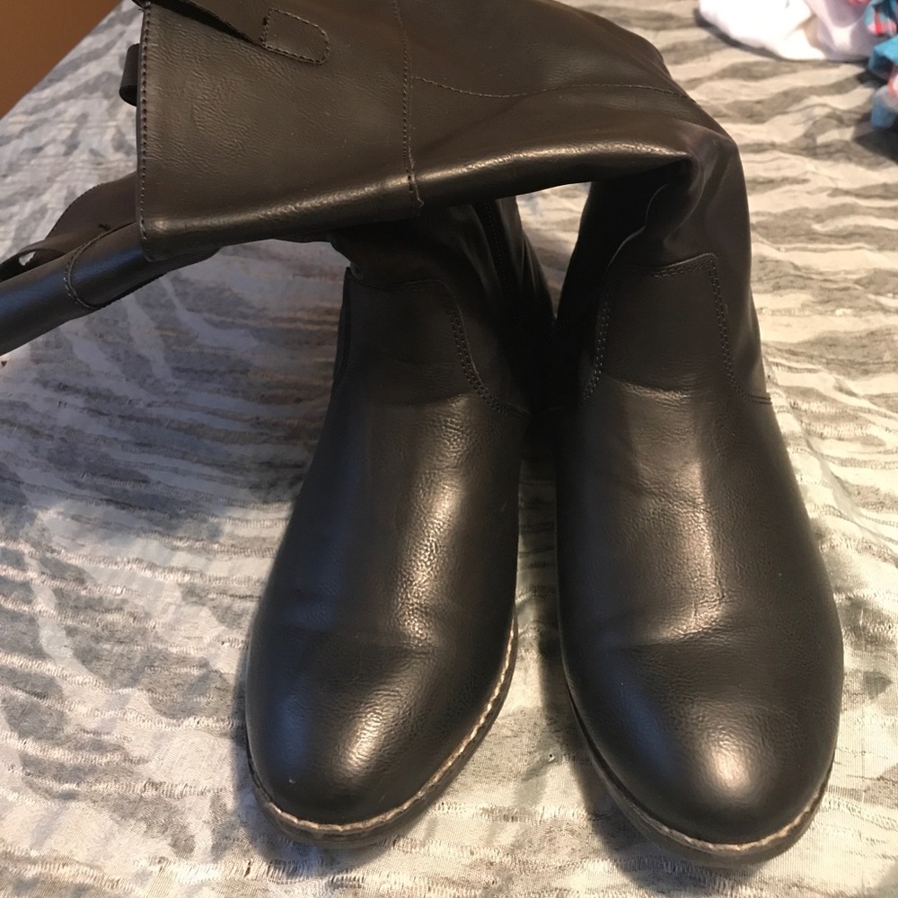 Black boots