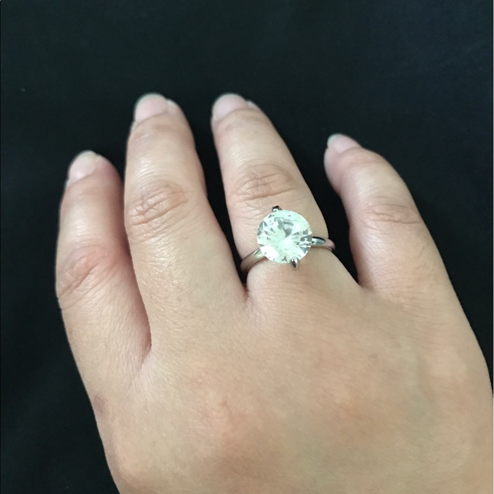 2 karat Cz ring size 6