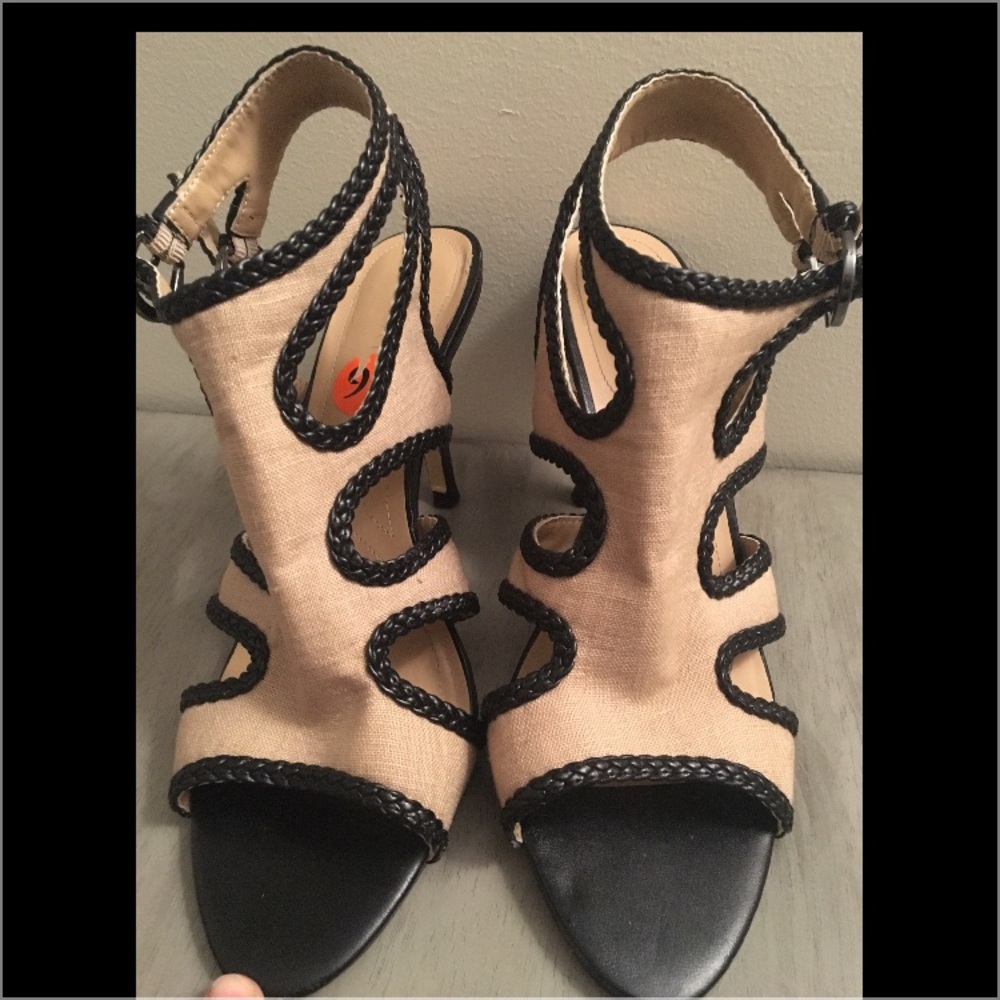 Tahari black & beige high heels
