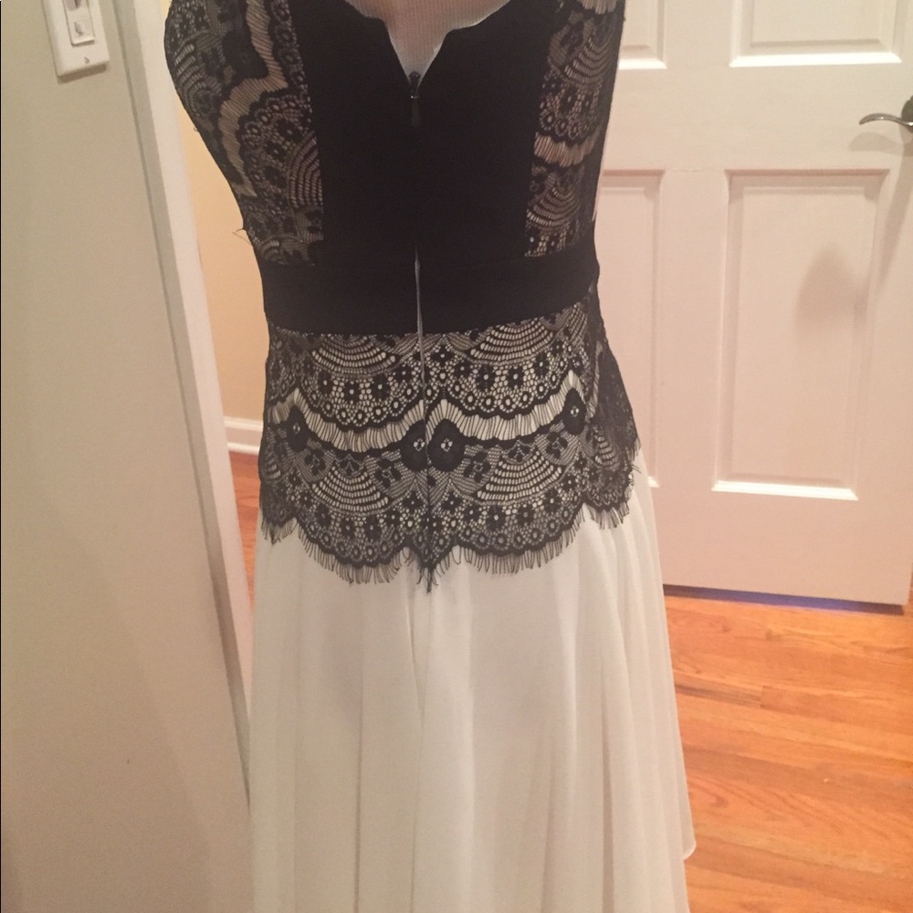 Dress - Picture 4 of 4