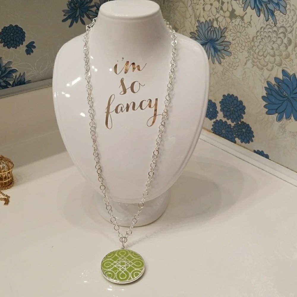 NWOT Mythologie necklace