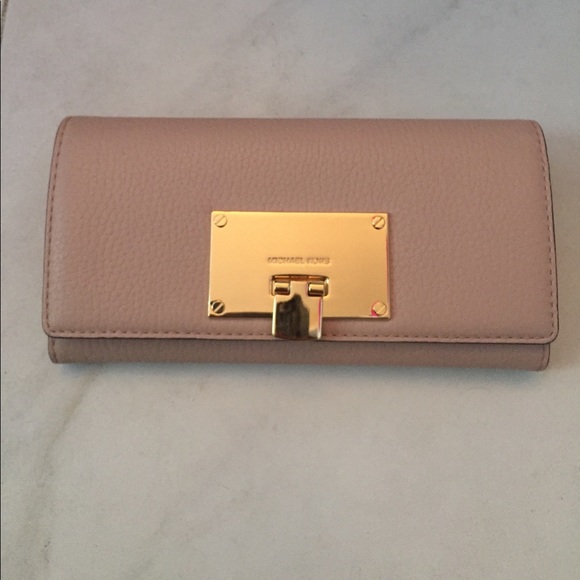 Michael Kors Handbags - Michael Kors Channing Carry All Wallet in Ballet