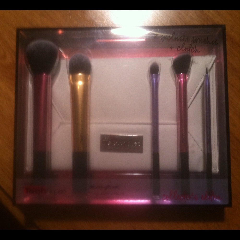 NIB Real Techniques deluxe gift set