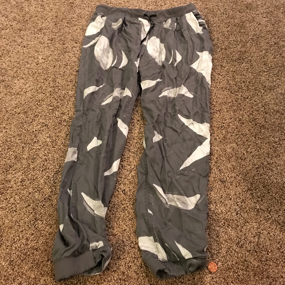 Lululemon gray'white unlined pants