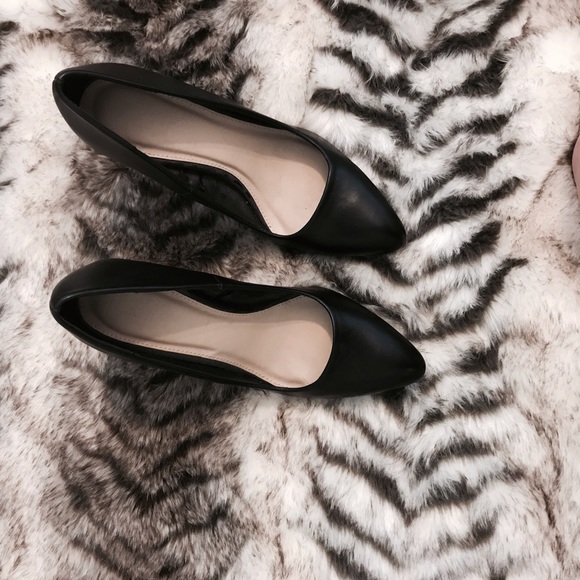 Black faux leather pumps - Picture 2 of 3