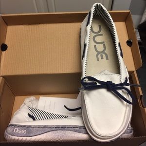 Women's size 8 Hey Dude shoes