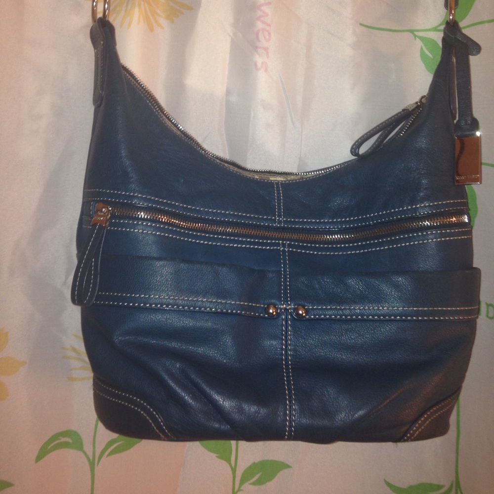 Gently used nice Ellen Tracy handbag