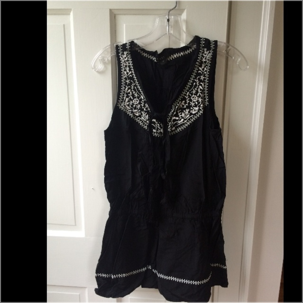 ✅ NWOT Forever 21 black and cream cami/tank
