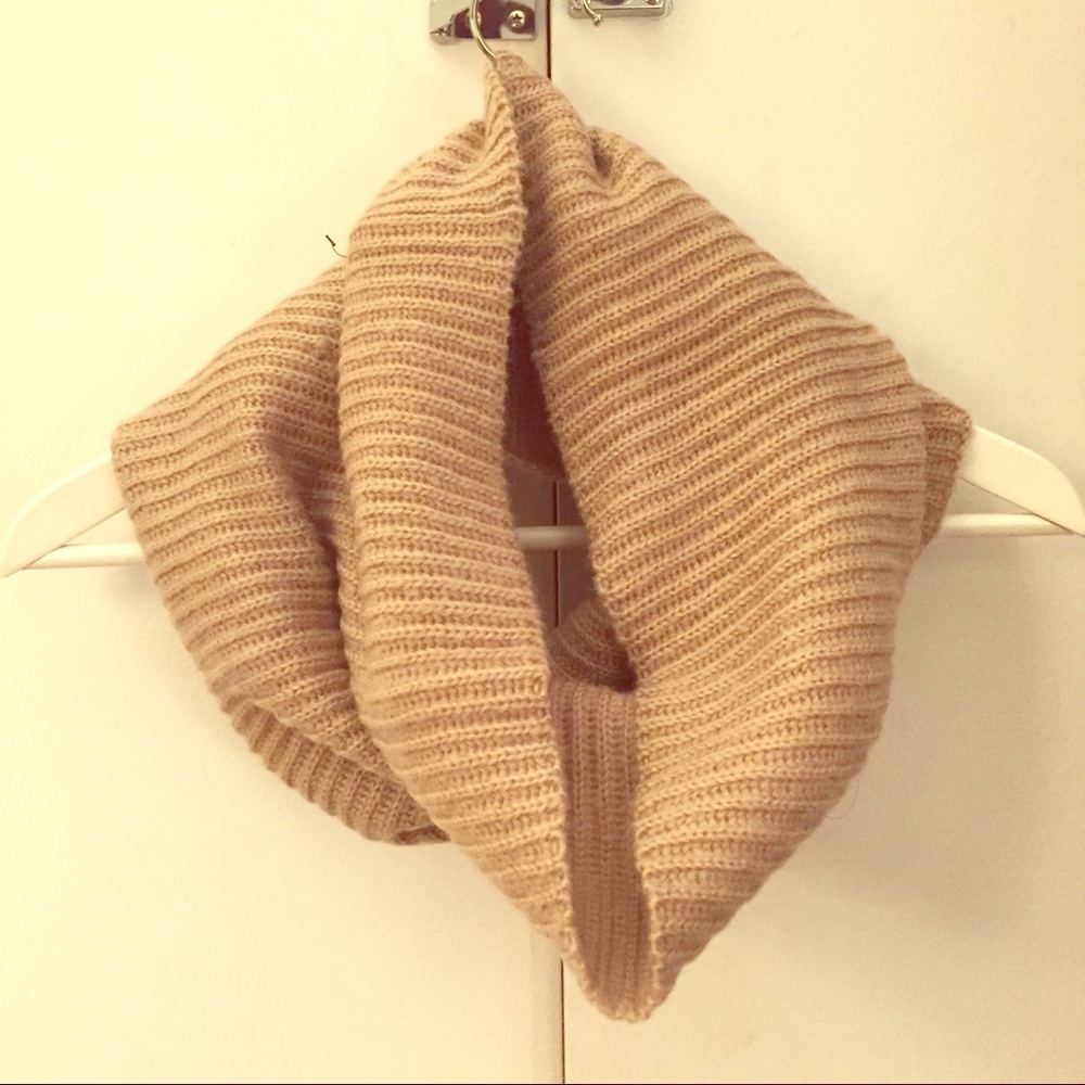 H&M Cream Infinity Woolen Scarf