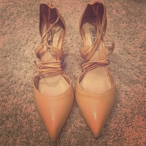 Steve Madden Ankle tie nude pump