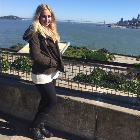 Meet your Posher, Madison - Picture 2 of 3