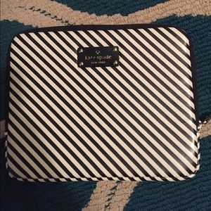 8" x 10 " iPad zipper case.