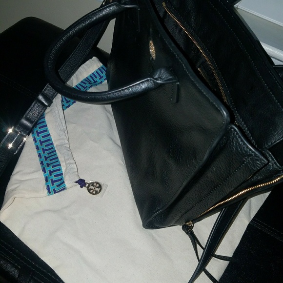 🚨Sold 🚨Tory Burch crossbody tote - Picture 2 of 3