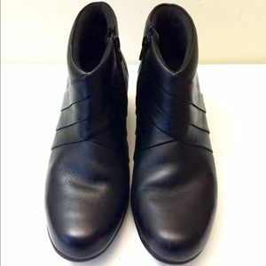 🌸LAST DROP Clarks Professional Ankle Boots, 8M