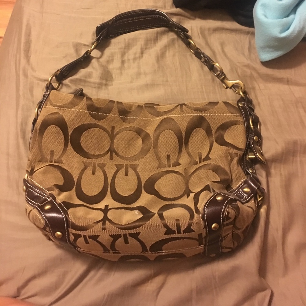 Purse for sale, looks like coach!