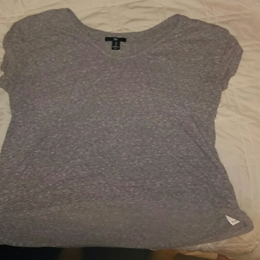 Gray short sleeved shirt