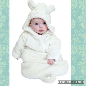 Adorable baby faux fur bunting💖💙