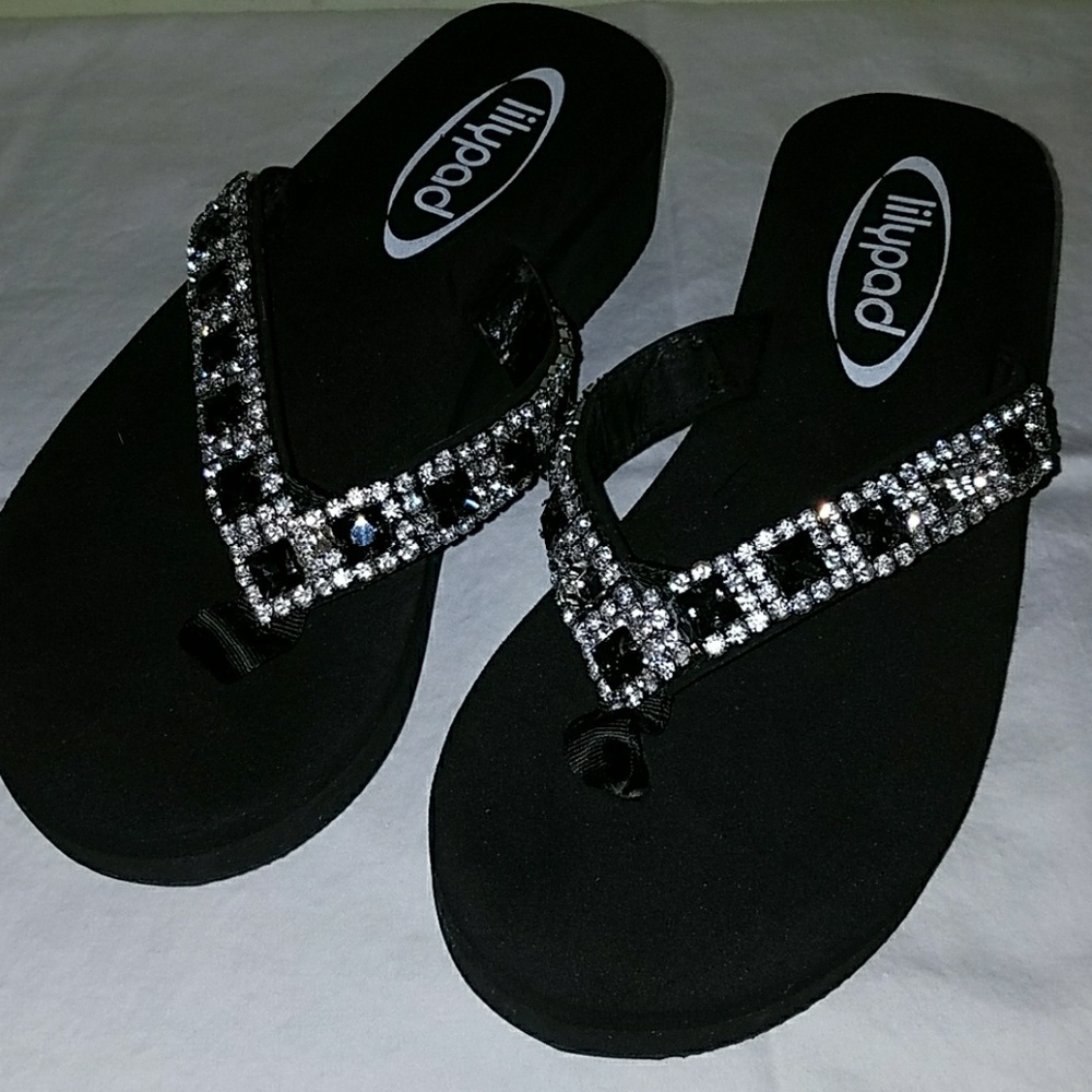 LILYPAD Black Sandal w Black/Silver gem strap.