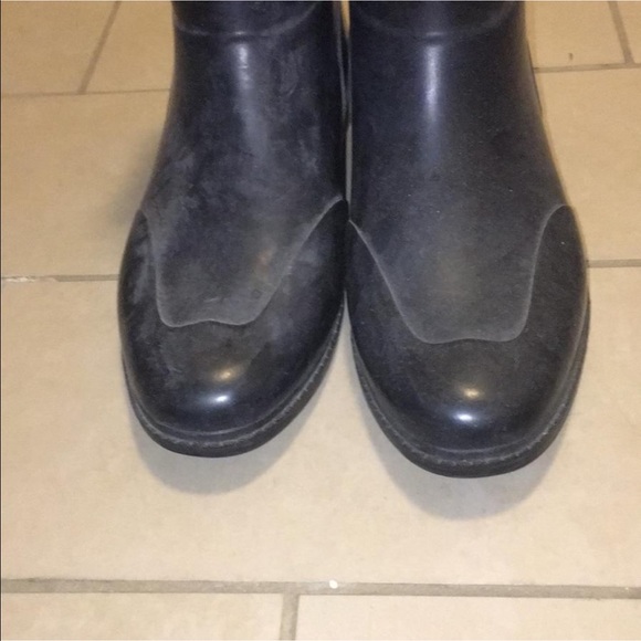 Authentic Burberry rain boots - Picture 2 of 6