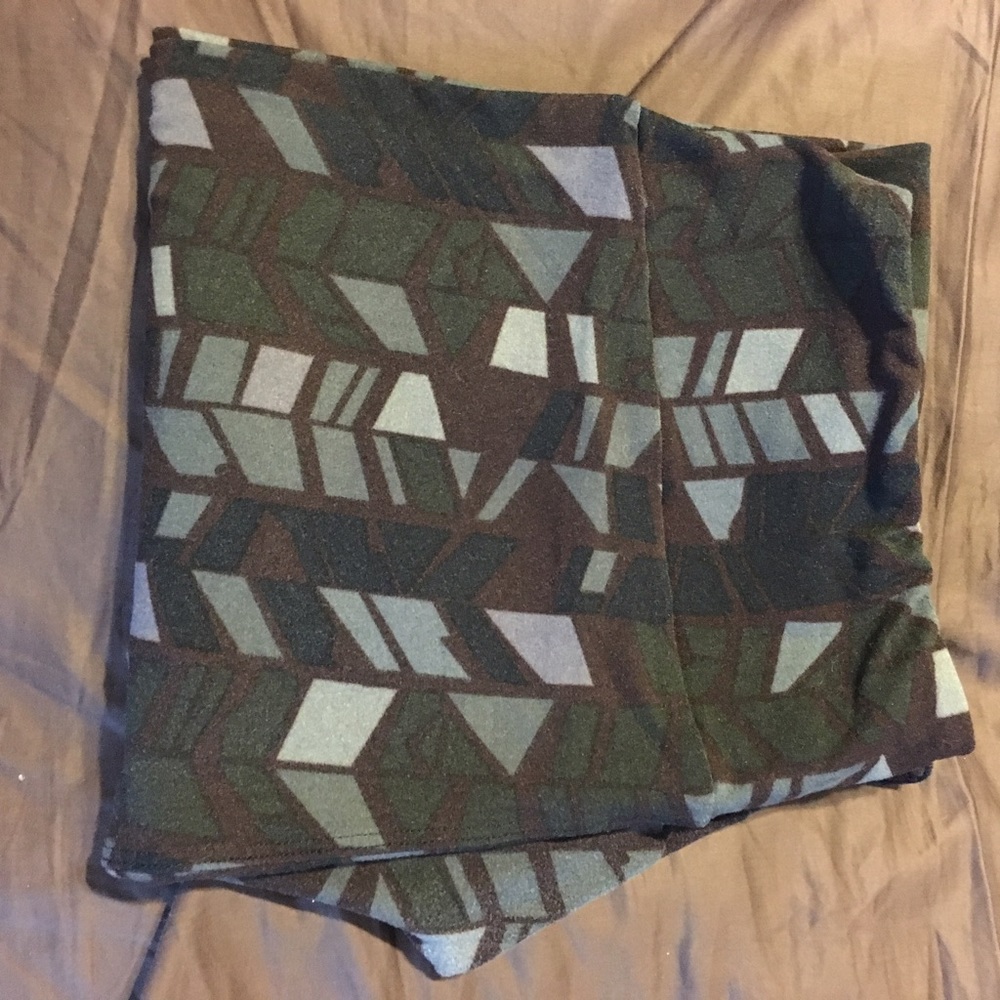 LuLaRoe Tall and Curvey Leggings