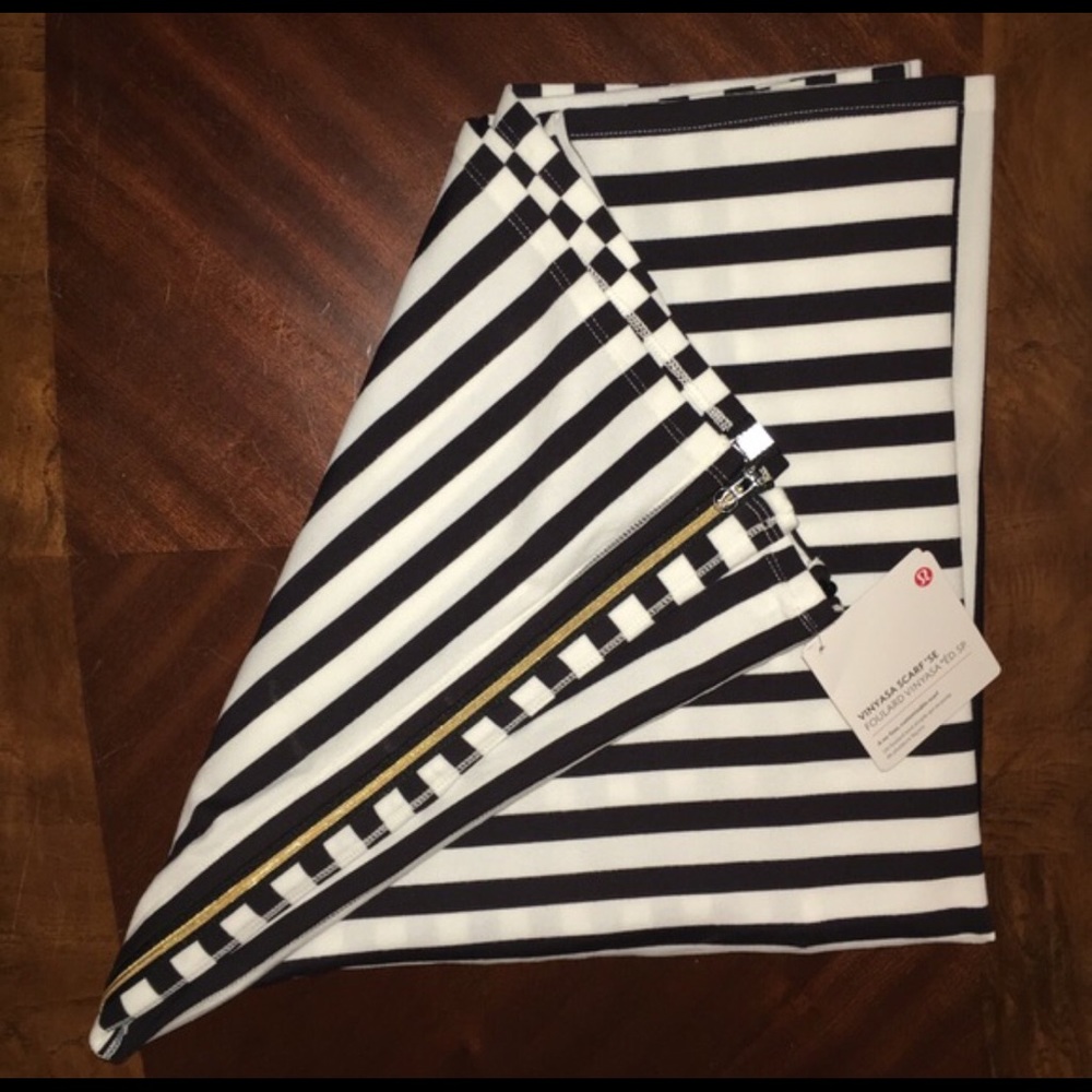 NWT NEW LULULEMON SCARF STRIPE GOLD ZIPPER  BOHO