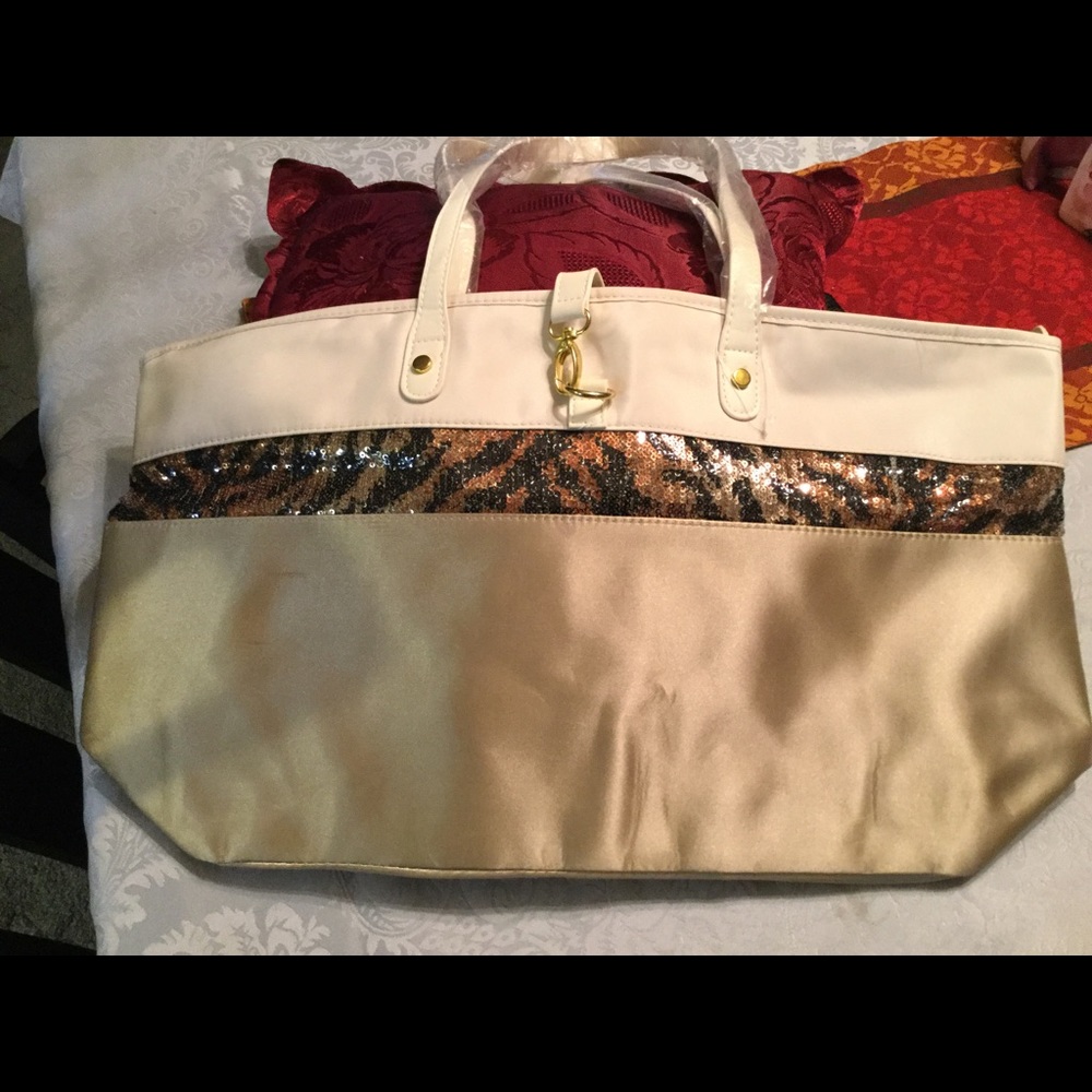 WMEN LARGE BAIGE TOTE WITH SEQUINS STRIP.