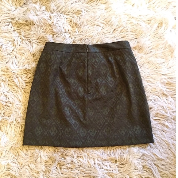 Banana Republic Olive Skirt - Picture 2 of 3