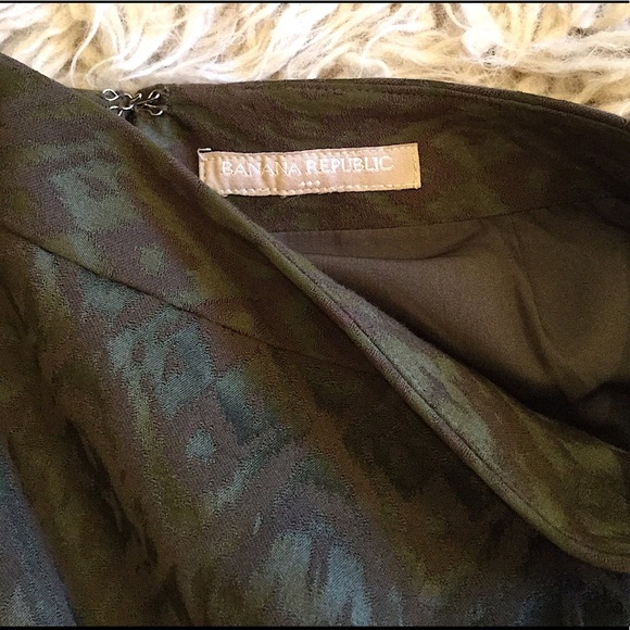 Banana Republic Olive Skirt - Picture 3 of 3