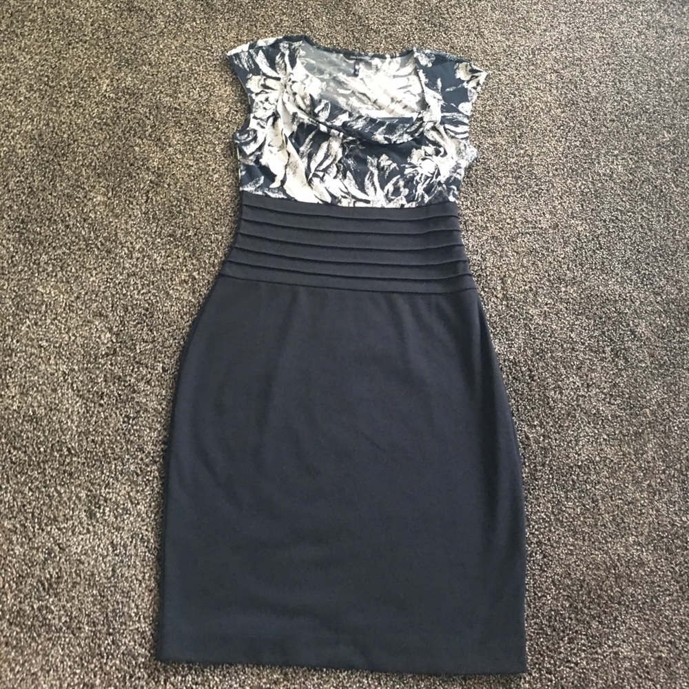 Daisy Fuentes black and white dress
