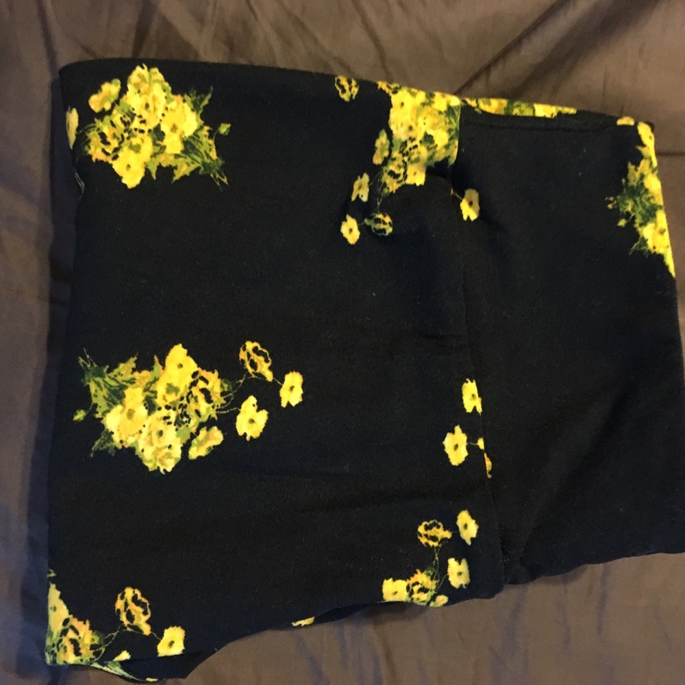 LuLaRoe NEW black with gold leggings