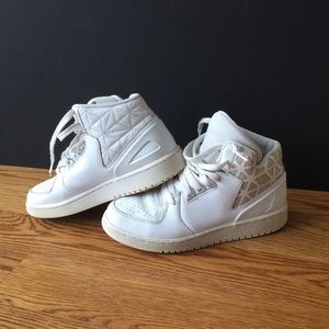 ❤️❤️SOLD❤️❤️ Michael Jordan Youth High Top Sneaker
