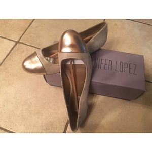 Jennifer Lopez Metallic cap toe flats SZ 10