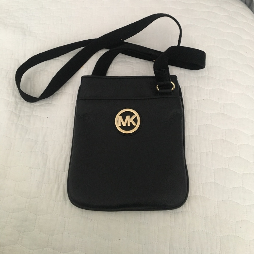 Black Micheal Kors cross body bag