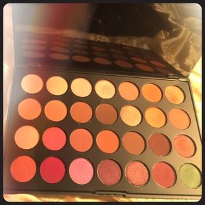 Morphe Jaclyn Hill eyeshadow