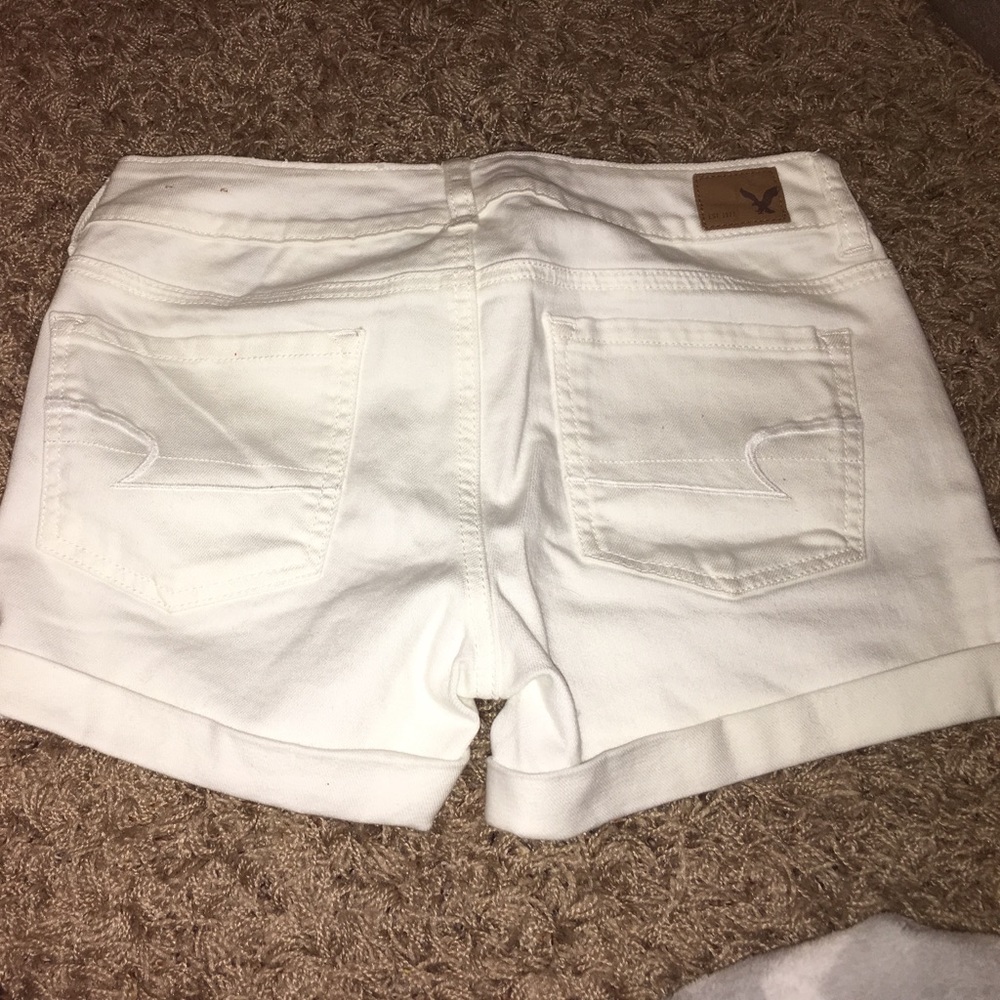 white American Eagle shorts