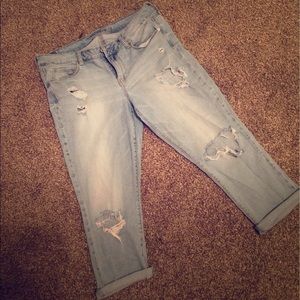 American Eagle demolished light jean capris.