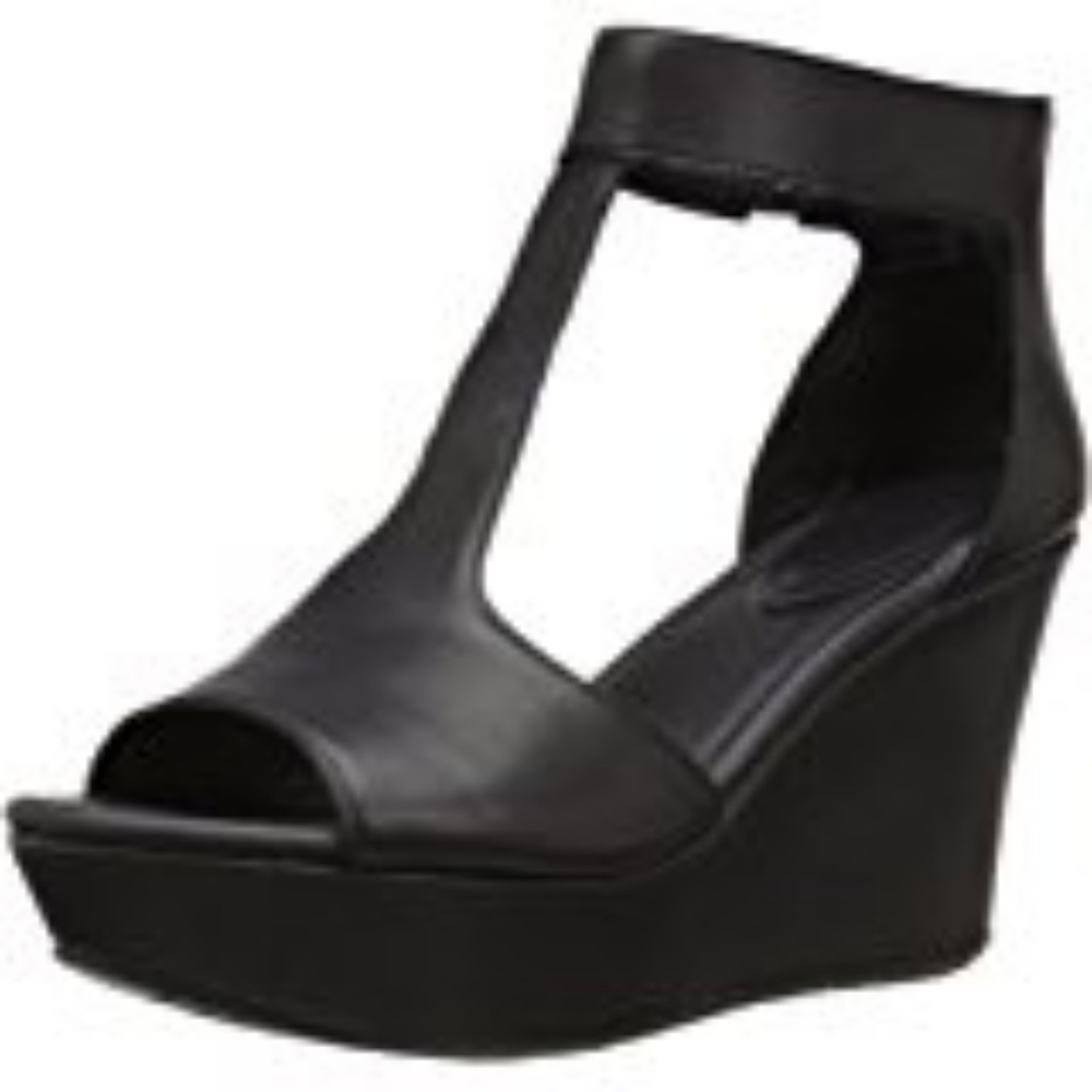 Kenneth Cole Black Wedges