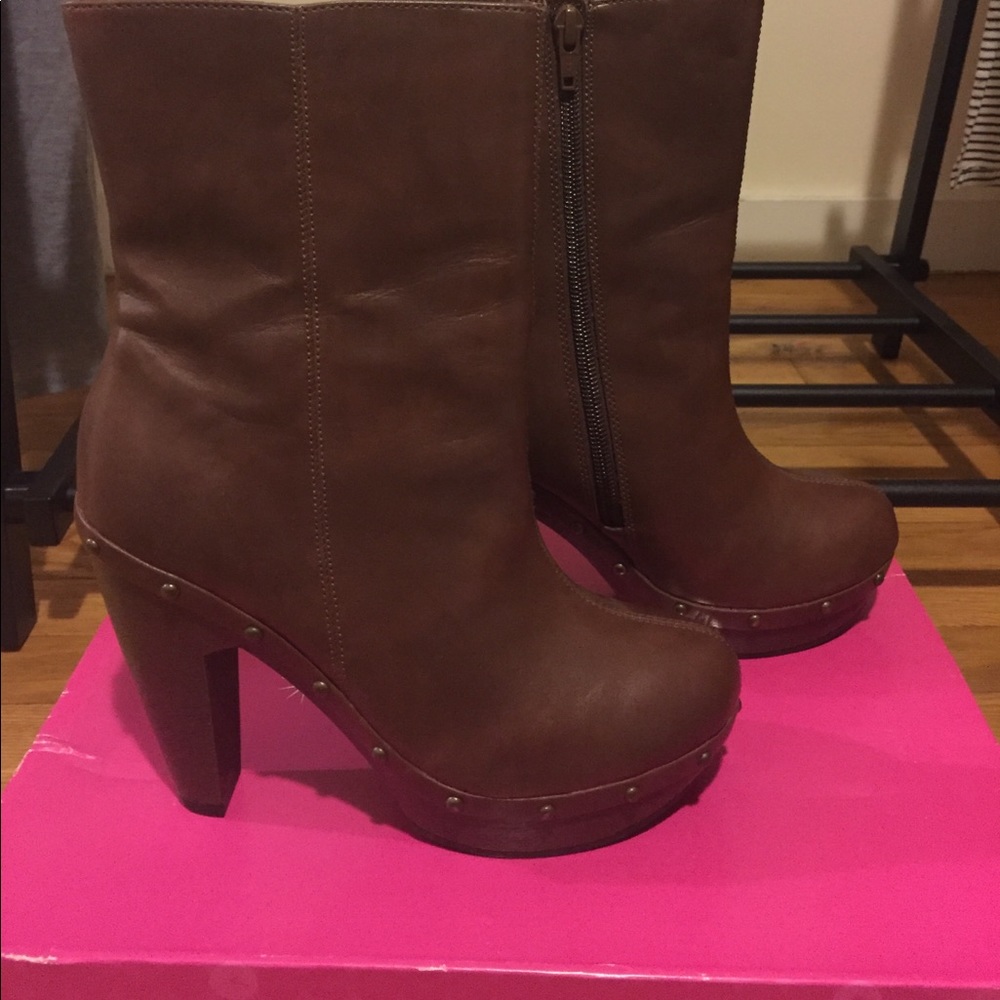 Brand New Shoedazzle Ankle Boots