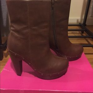 Brand New Shoedazzle Ankle Boots