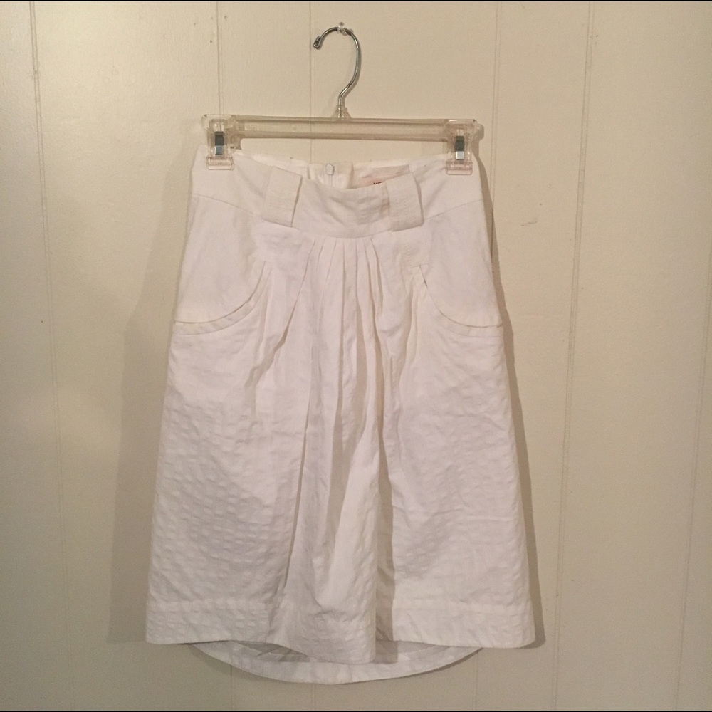 Re-posh beautiful white pleated skirt