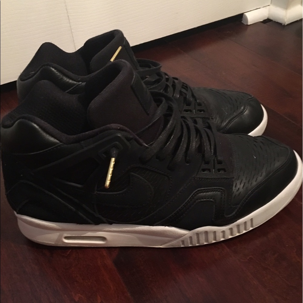 Nike Air Tech tennis shoes 👟