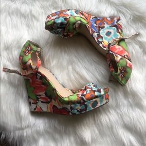 Nine West Floral Wedges 9.5 Nine West Floral Wedges 9.5