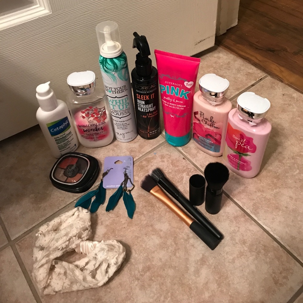 Bundle of bathroom stuff