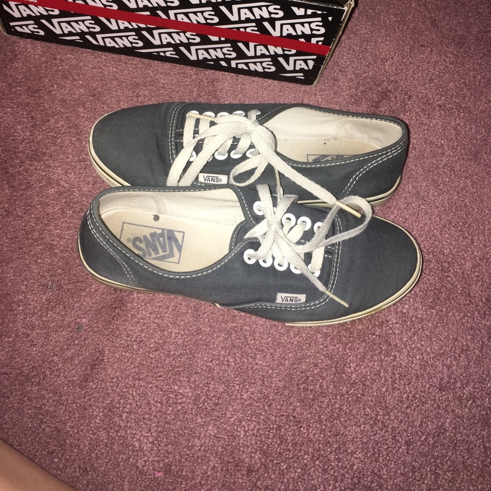 Navy/true white vans