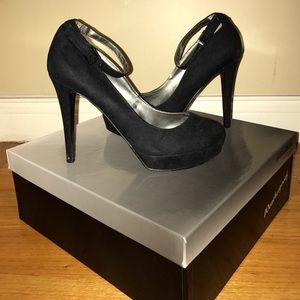 Suede Round Toe Pumps